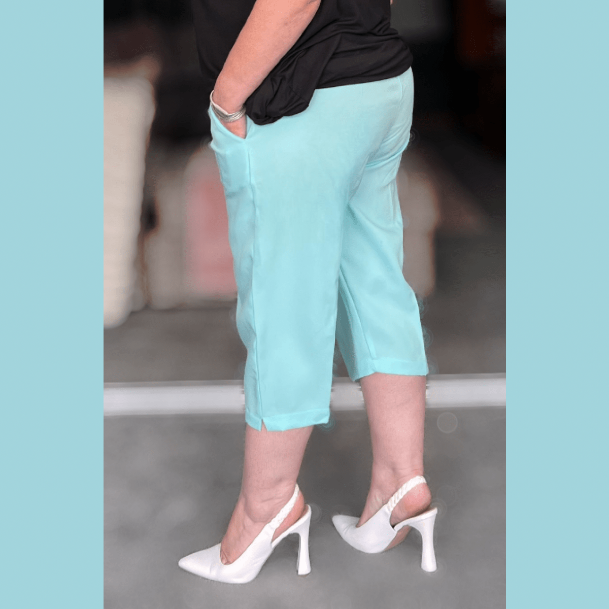 1/2 Elastic Waist 3/4 Capri Trousers